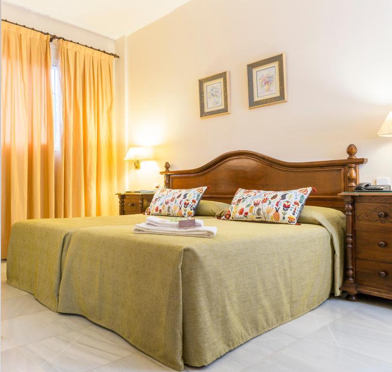 Hotel Gran Avenida Coria del Río Kültér fotó