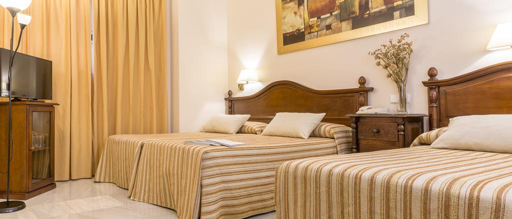 Hotel Gran Avenida Coria del Río Kültér fotó
