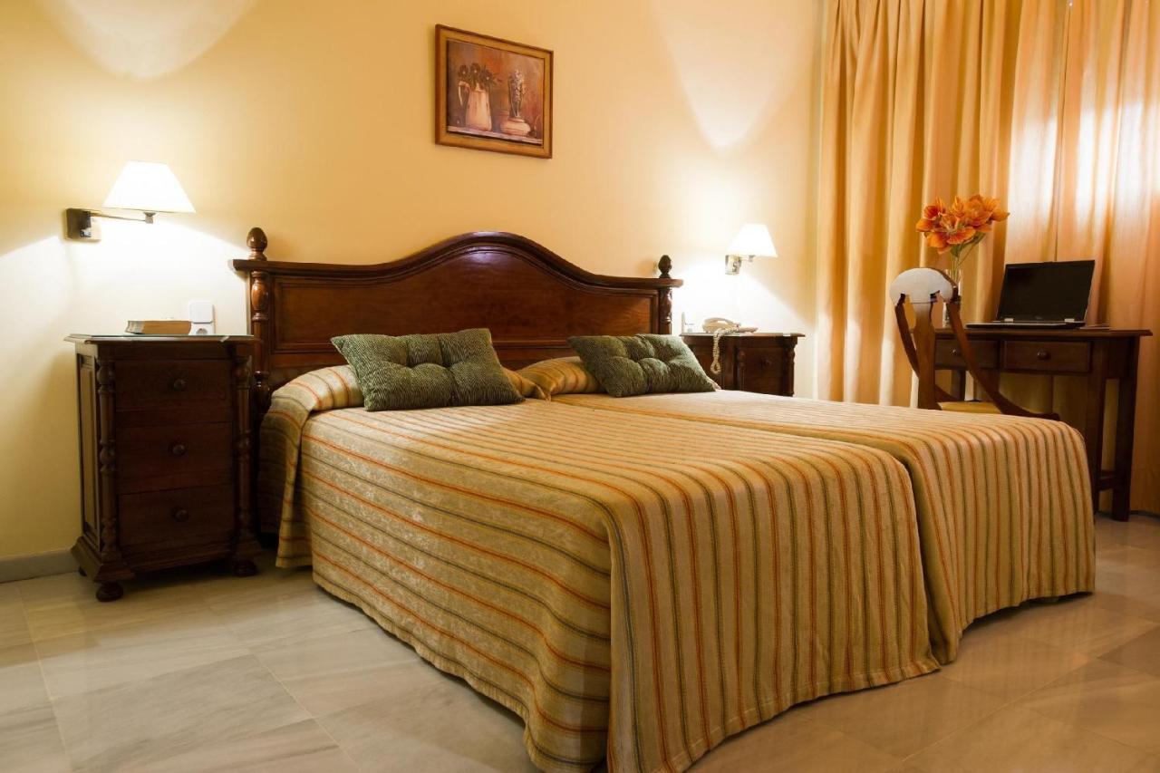Hotel Gran Avenida Coria del Río Kültér fotó
